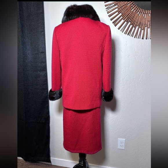 Vintage 1960s Ransohoffs Jack Feit Wool Skirt Suit w/ Fur Trim - Picture 11 of 12